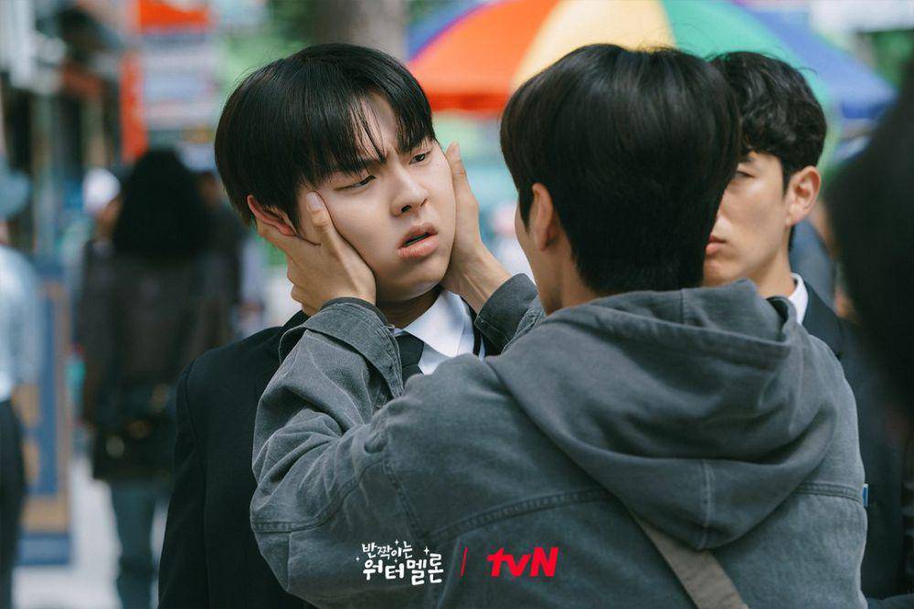Still cut drama Twinkling Watermelon (instagram.com/tvn_drama)