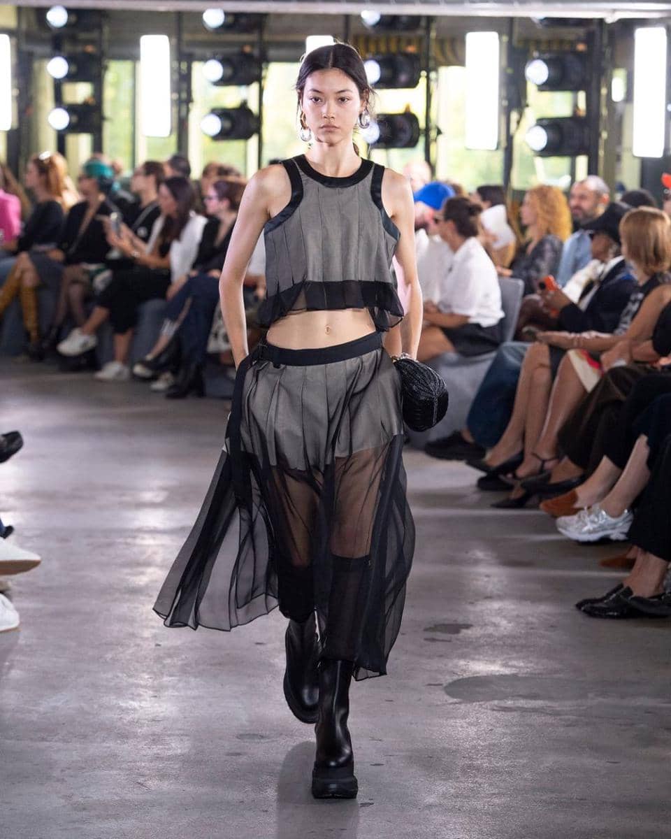 Koleksi Sacai di Paris Fashion Week 2023 (instagram.com/sacaiofficial)