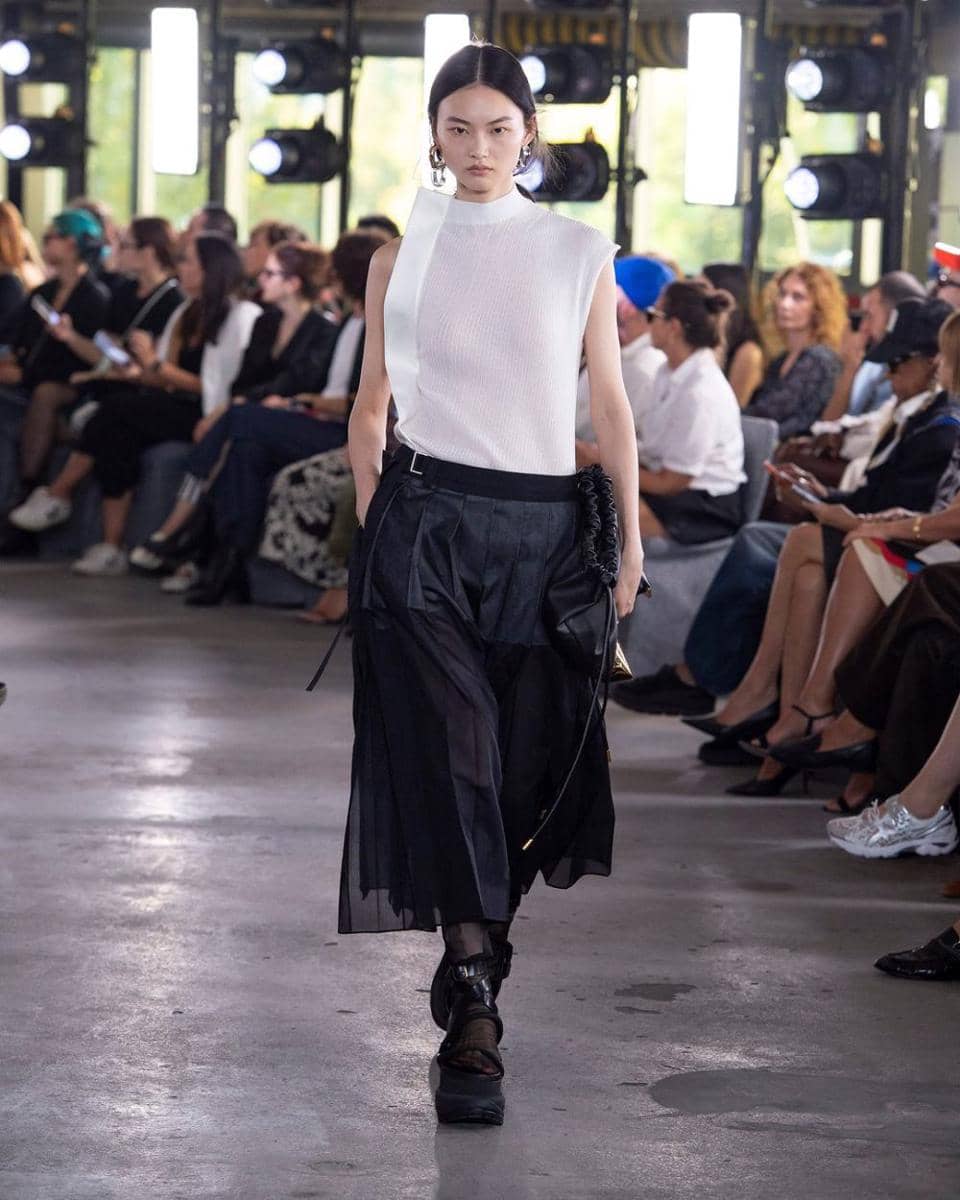 Koleksi Sacai di Paris Fashion Week 2023 (instagram.com/sacaiofficial)