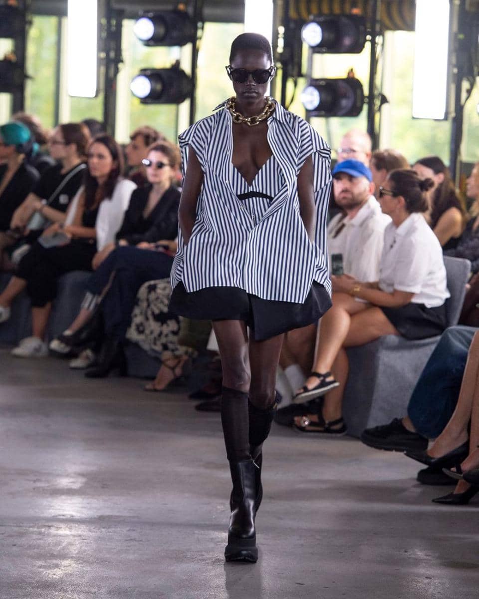 Koleksi Sacai di Paris Fashion Week 2023 (instagram.com/sacaiofficial)