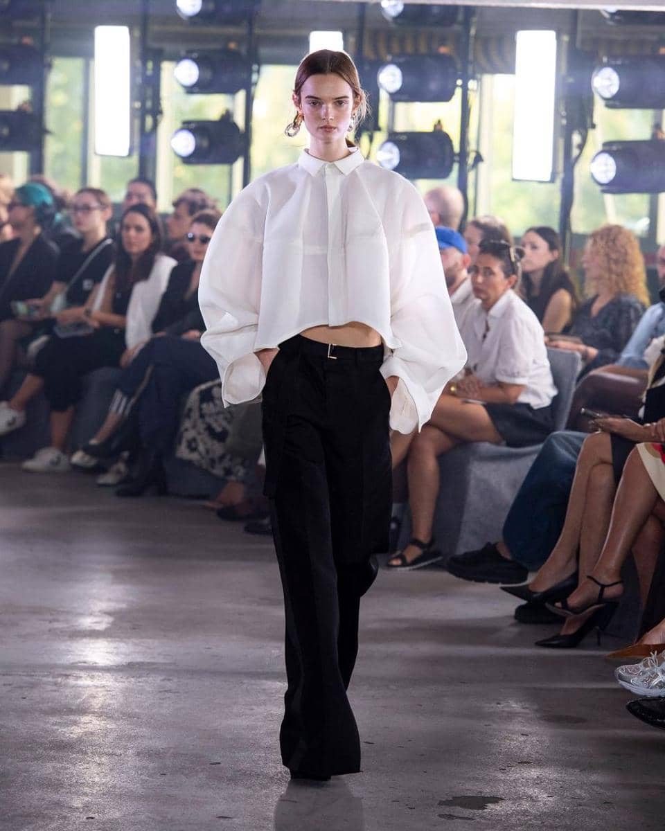 Koleksi Sacai di Paris Fashion Week 2023 (instagram.com/sacaiofficial)