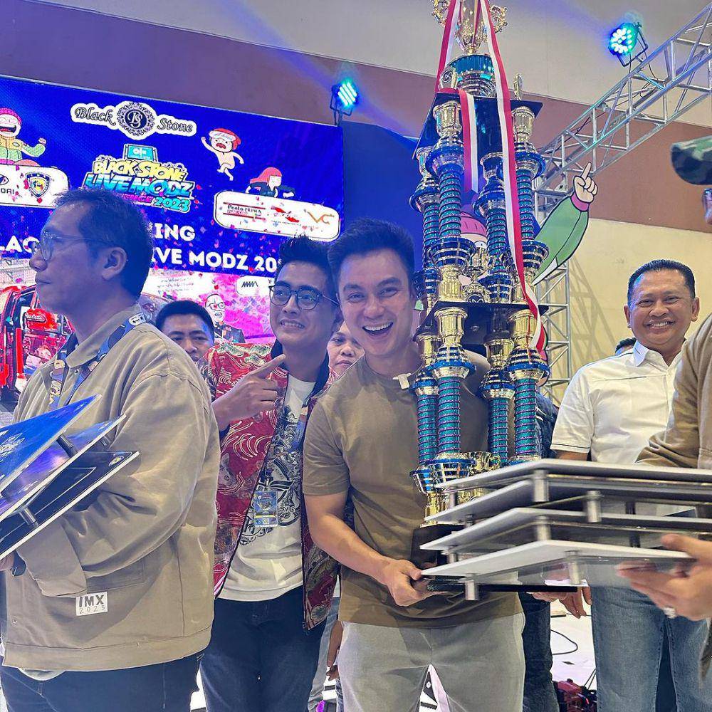 potret Baim Wong dapat juara modifikasi mobil (instagram.com/baimwong)