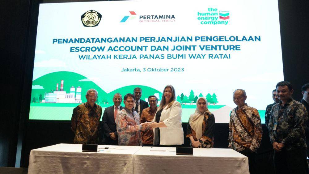 Konsorsium Chevron New Energies melalui PT Jasa Daya Chevron (Chevron) dan PT Pertamina Geothermal Energy Tbk (PGE) (IDX: PGEO) menandatangani beberapa perjanjian di Hotel Park Hyatt, Jakarta. (dok. Pertamina)