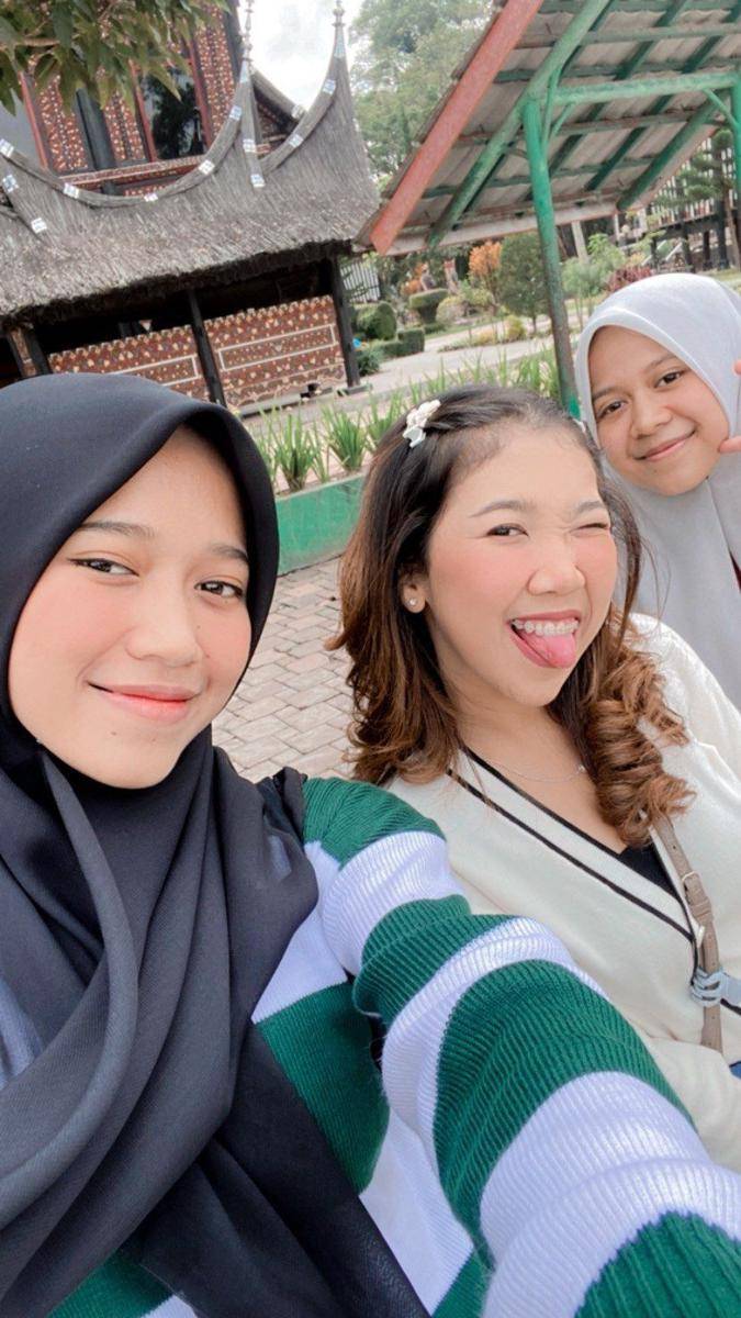 Kiky Saputri di kampung halaman suami (instagram.com/kikysaputrii)