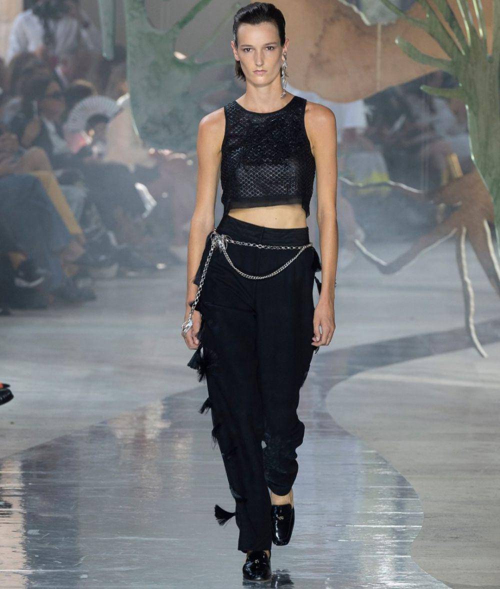 Koleksi Shiatzy Chen di Paris Fashion Week 2023 (instagram.com/shiatzychen)