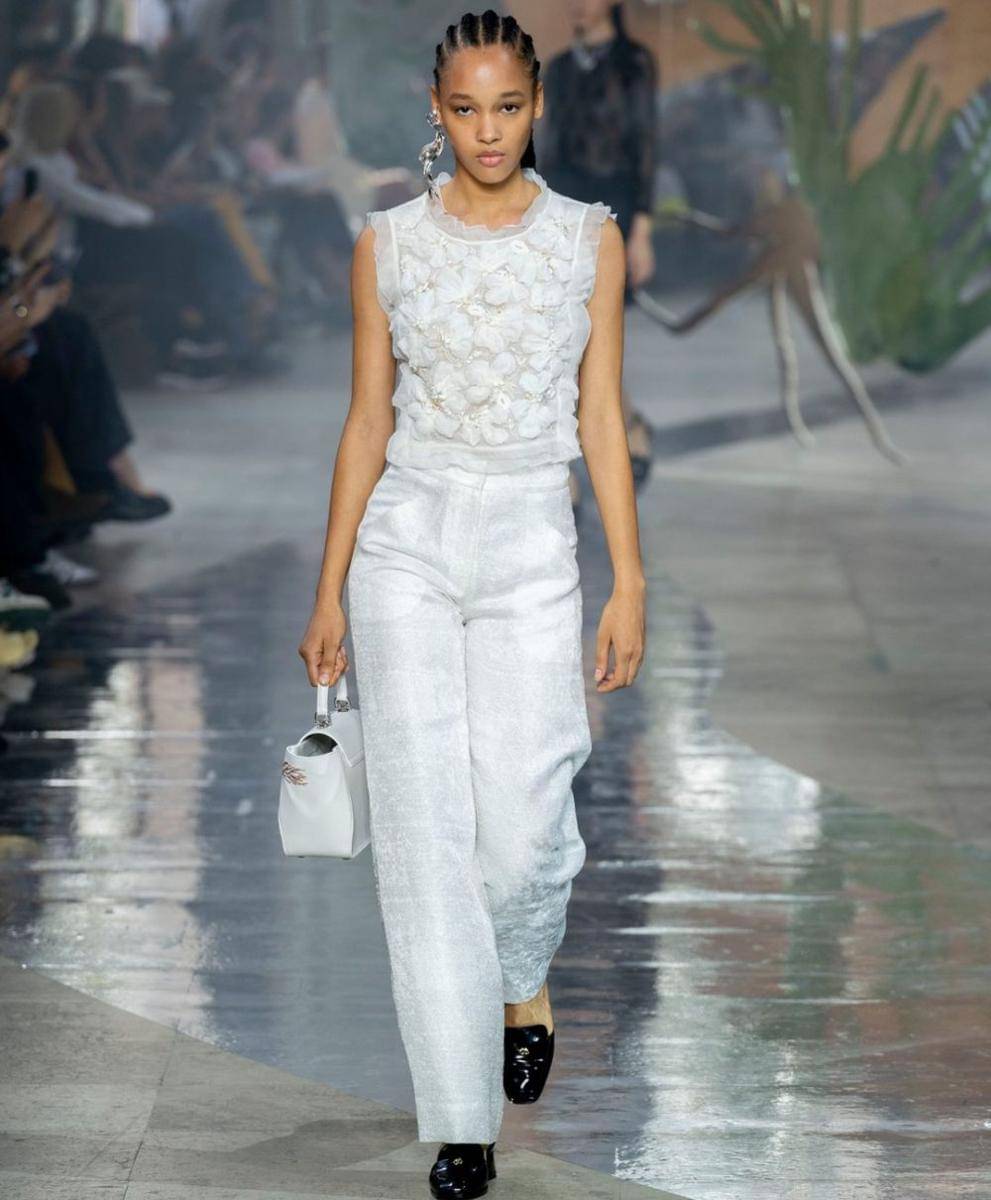 Koleksi Shiatzy Chen di Paris Fashion Week 2023 (instagram.com/shiatzychen)