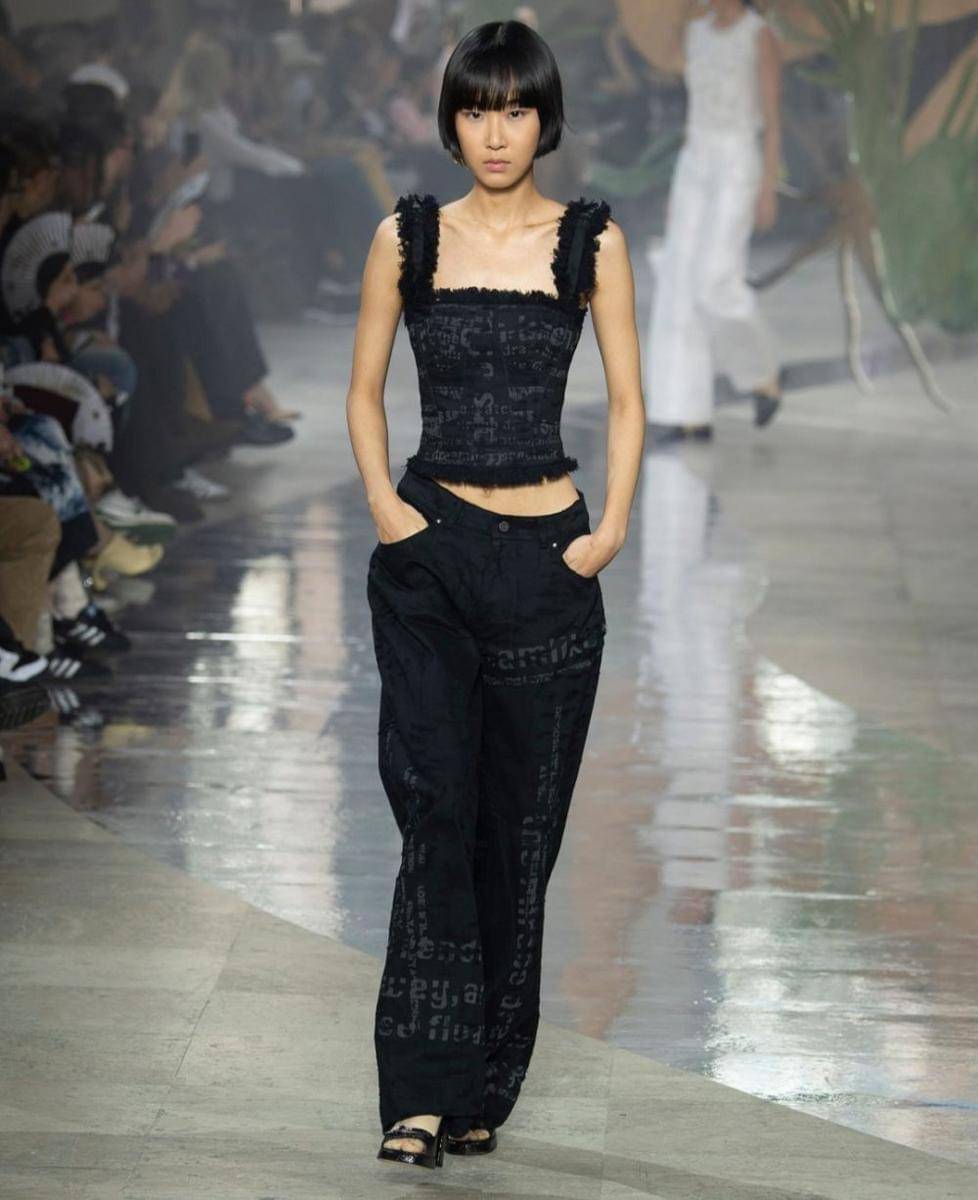 Koleksi Shiatzy Chen di Paris Fashion Week 2023 (instagram.com/shiatzychen)