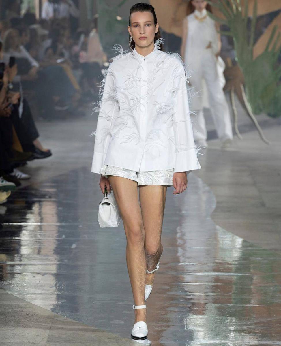 Koleksi Shiatzy Chen di Paris Fashion Week 2023 (instagram.com/shiatzychen)