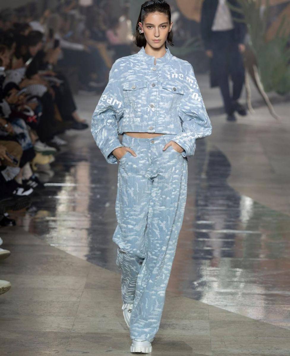 Koleksi Shiatzy Chen di Paris Fashion Week 2023 (instagram.com/shiatzychen)