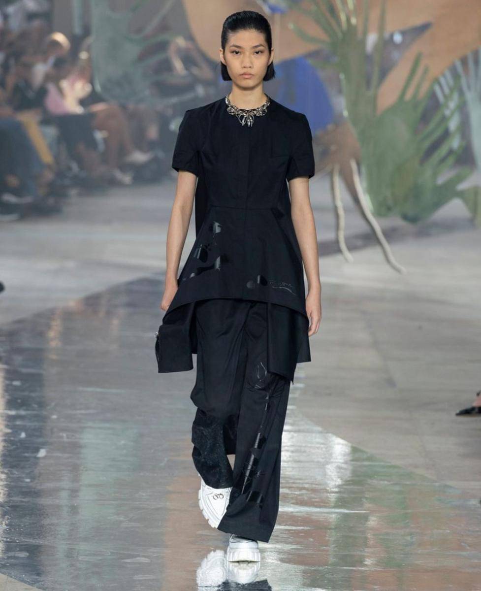 Koleksi Shiatzy Chen di Paris Fashion Week 2023 (instagram.com/shiatzychen)