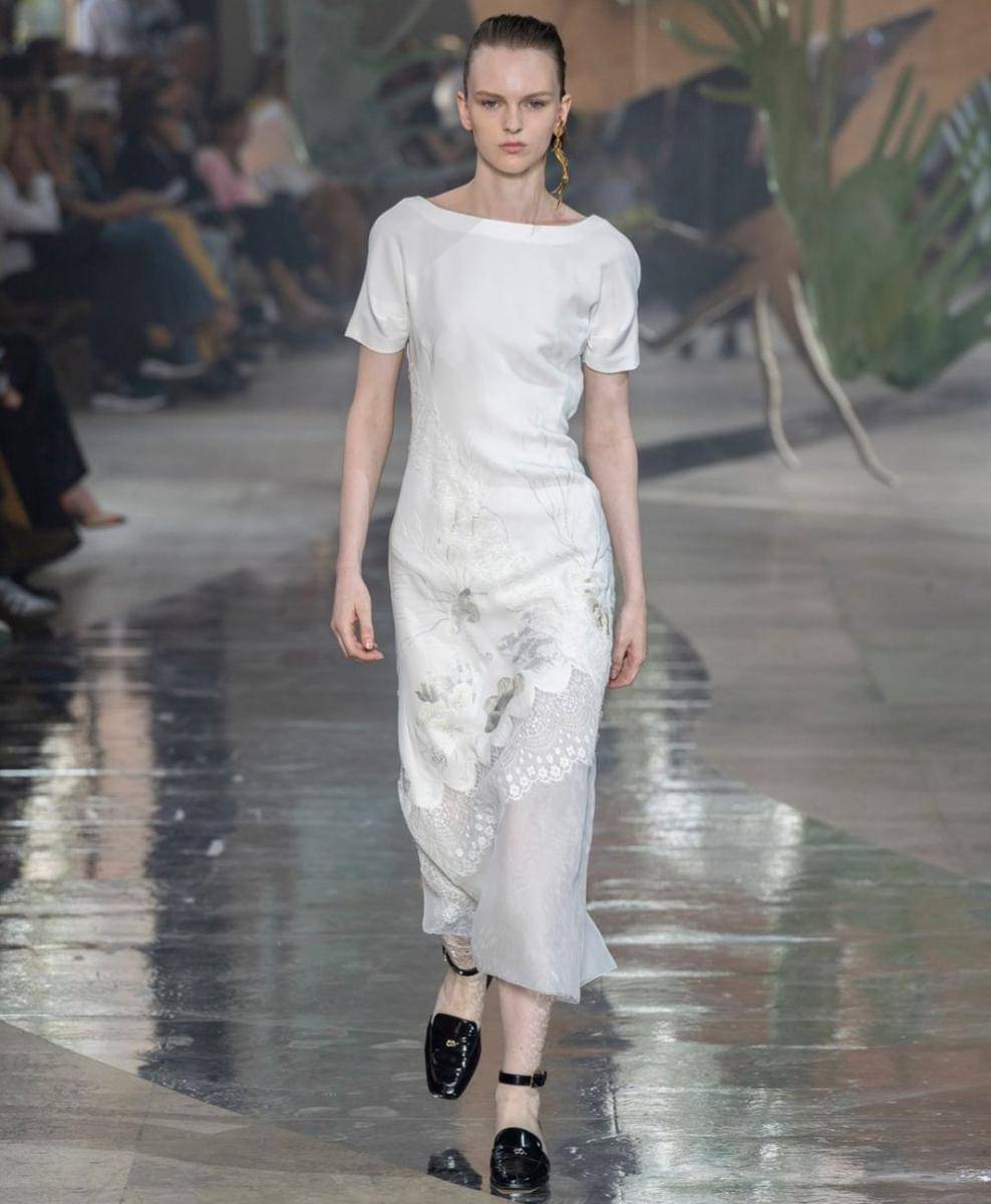 Koleksi Shiatzy Chen di Paris Fashion Week 2023 (instagram.com/shiatzychen)