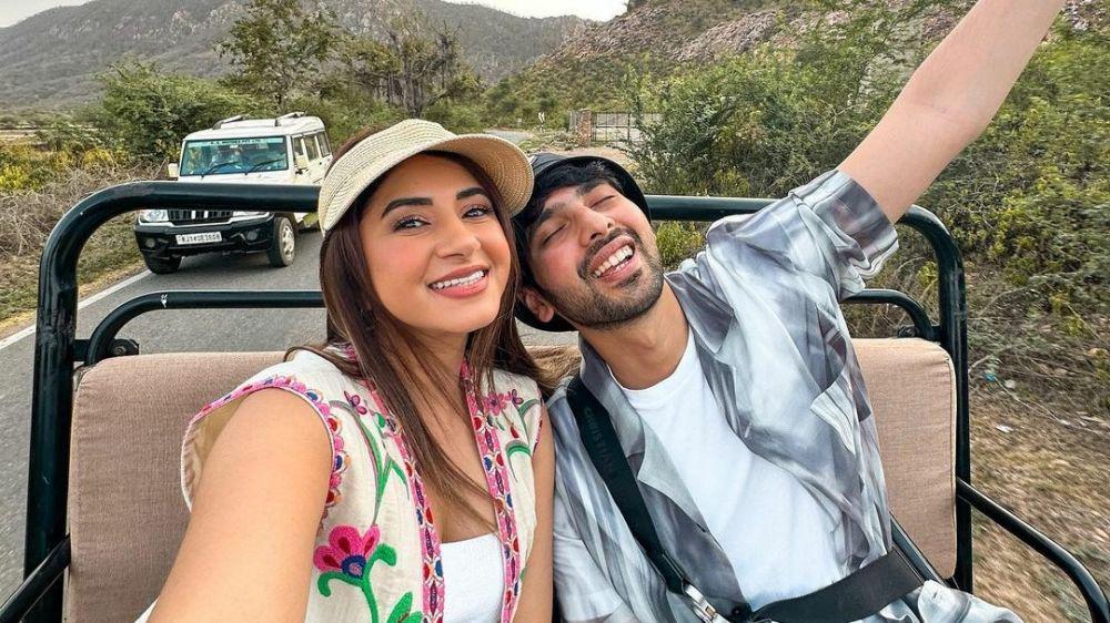 7 Potret Artis India Armaan Malik dan Kekasih, Sudah Beli Rumah Bareng