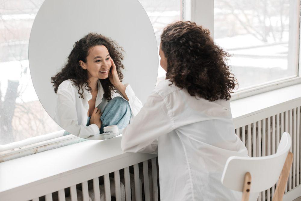 5 Benefit Self Talk yang Positif, jadi Mood Booster-mu