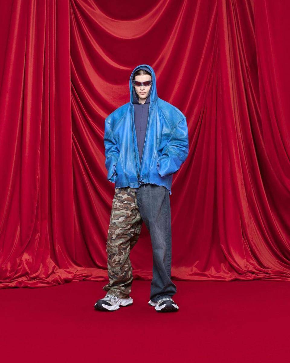Koleksi kasual bergaya edgy dari Balenciaga di Paris Fashion Week 2023 (instagram.com/balenciaga)