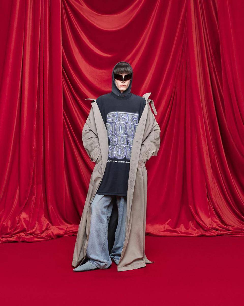 Koleksi kasual bergaya edgy dari Balenciaga di Paris Fashion Week 2023 (instagram.com/balenciaga)