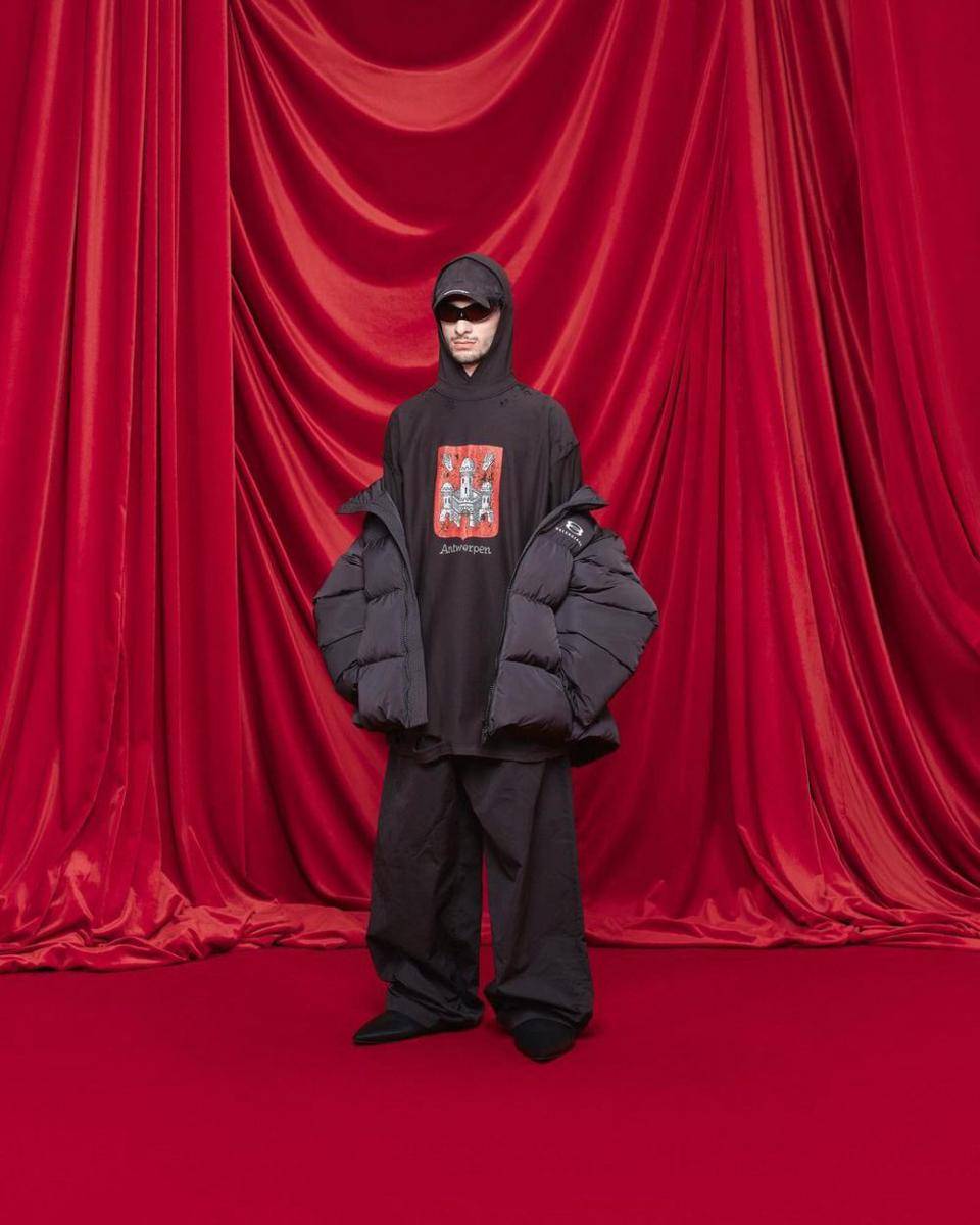 Koleksi kasual bergaya edgy dari Balenciaga di Paris Fashion Week 2023 (instagram.com/balenciaga)