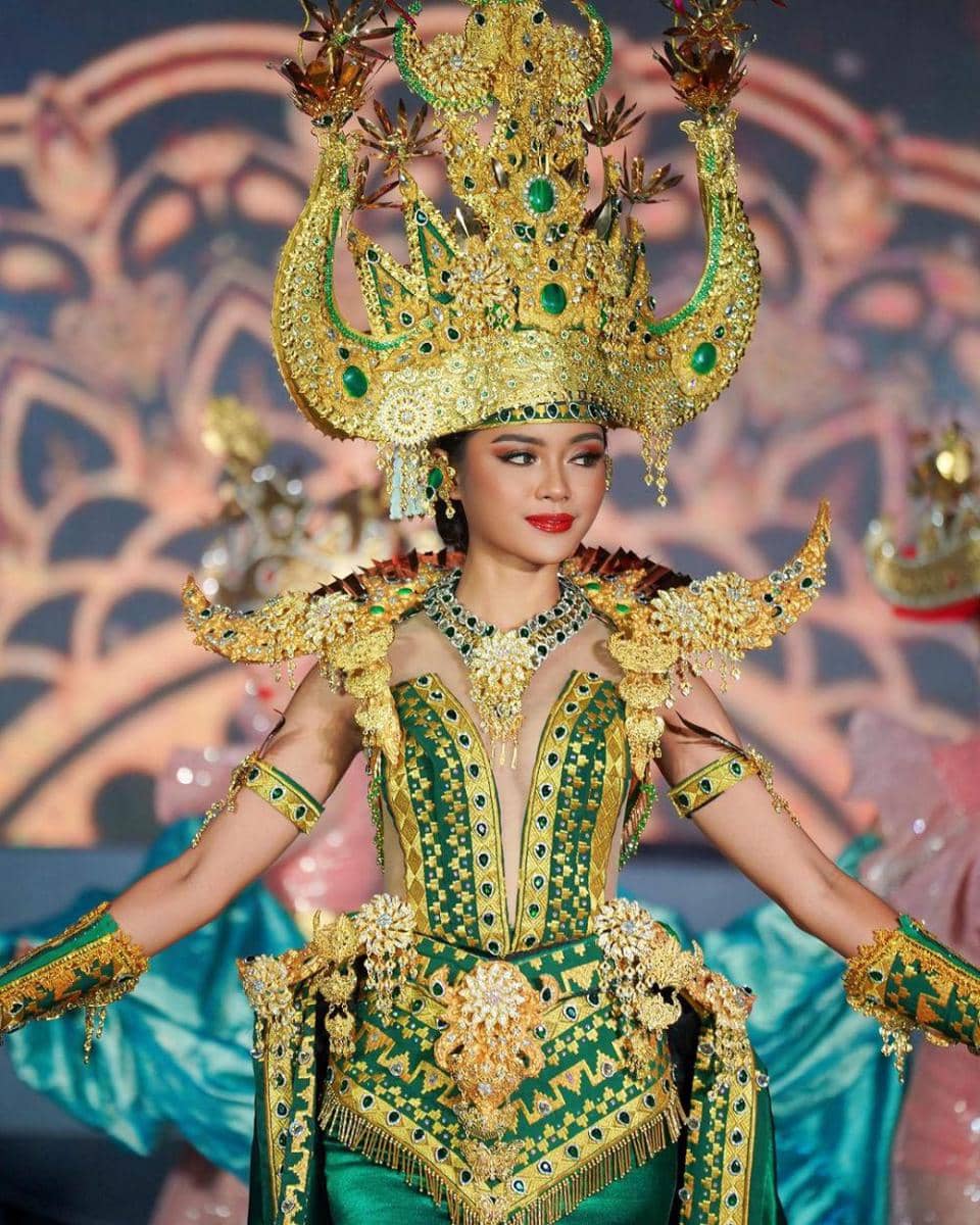 Potret Farhana Nariswari di Acara Konferensi Pers Keberangkatannya (Instagram.com/officialputeriindonesia)