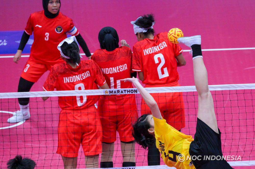 Tim sepak takraw putri Indonesia di Asian Games 2022 Hangzhou (dok. NOC Indonesia/Hendri K Rahman)