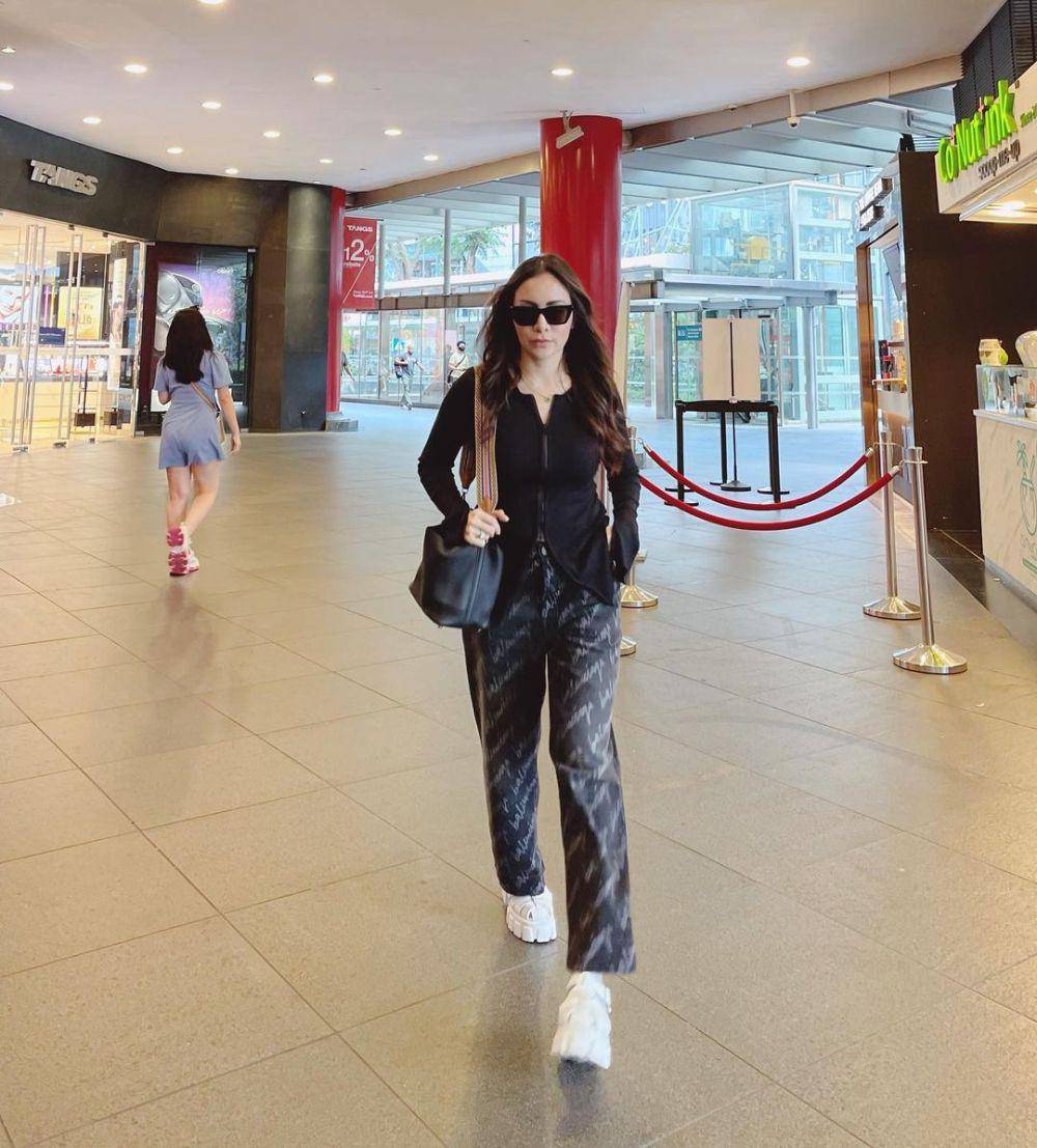 Padu padan sneakers ala Momo ex Geisha (instagram.com/therealmomogeisha)