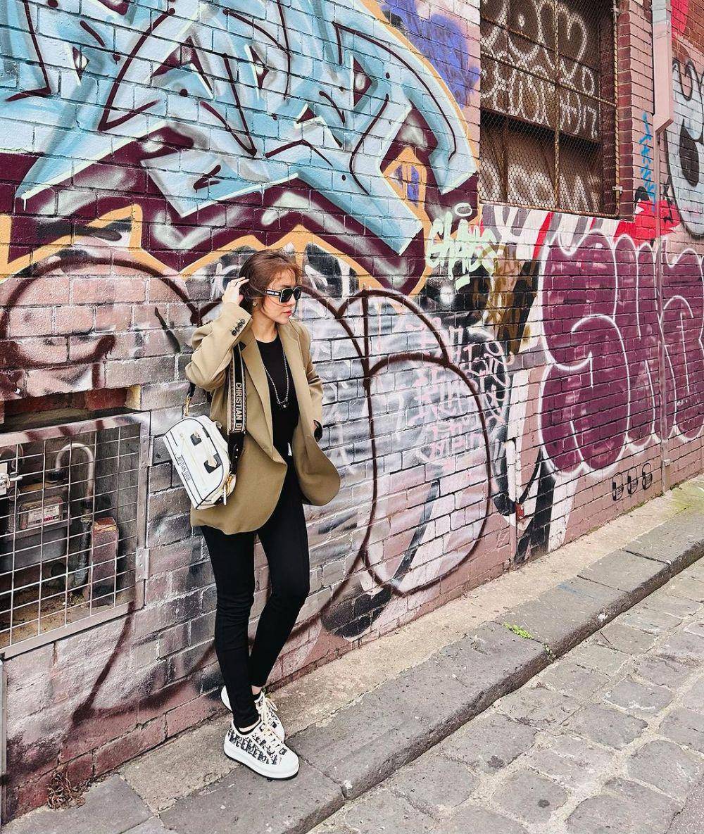 Padu padan sneakers ala Momo ex Geisha (instagram.com/therealmomogeisha)