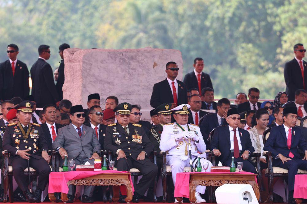 SBY Ikut Hadir di Puncak HUT ke-78 TNI, Duduk di Samping Prabowo