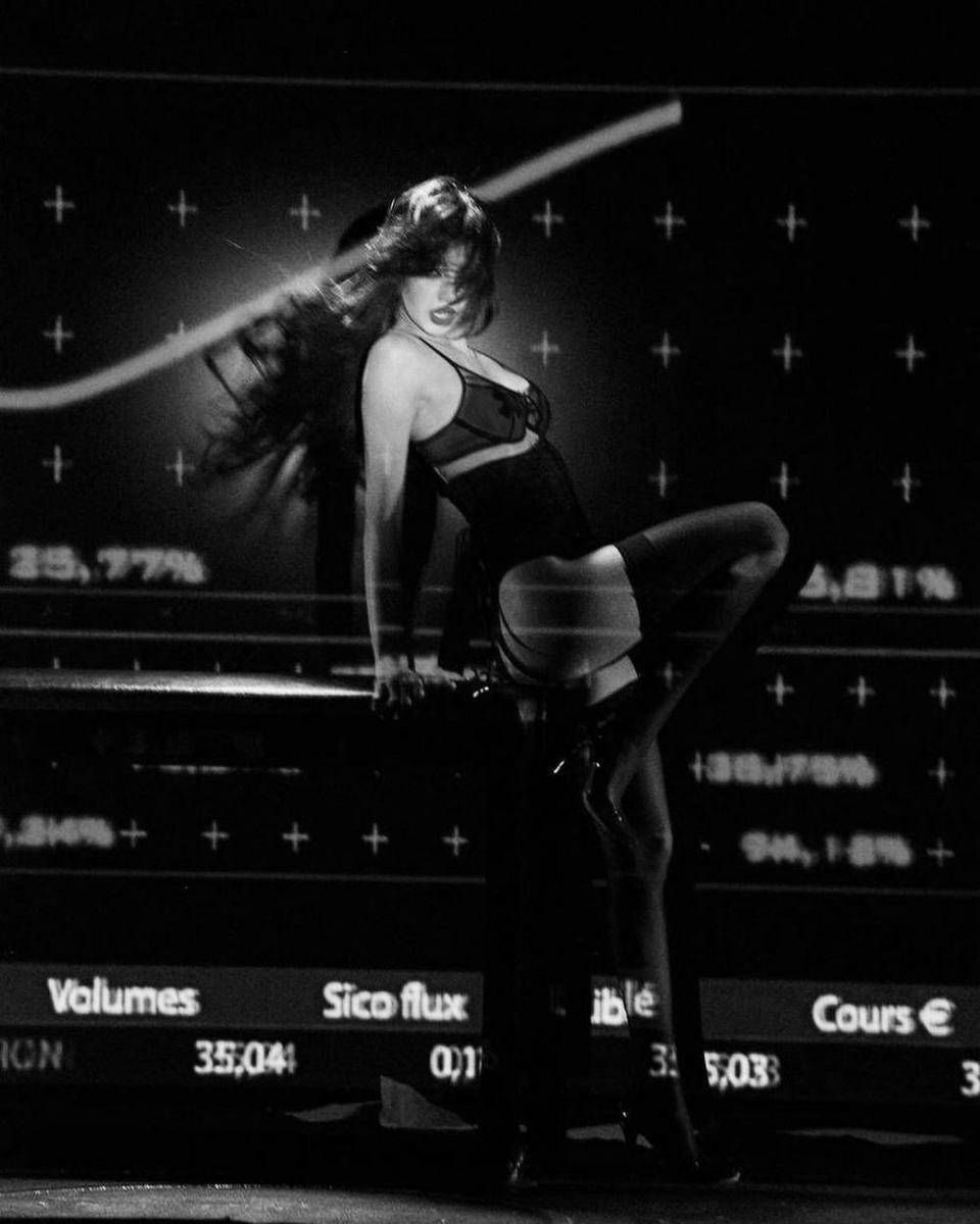 potret Lisa BLACKPINK di Crazy Horse Cabaret (instagram.com/lalalalisa_m)