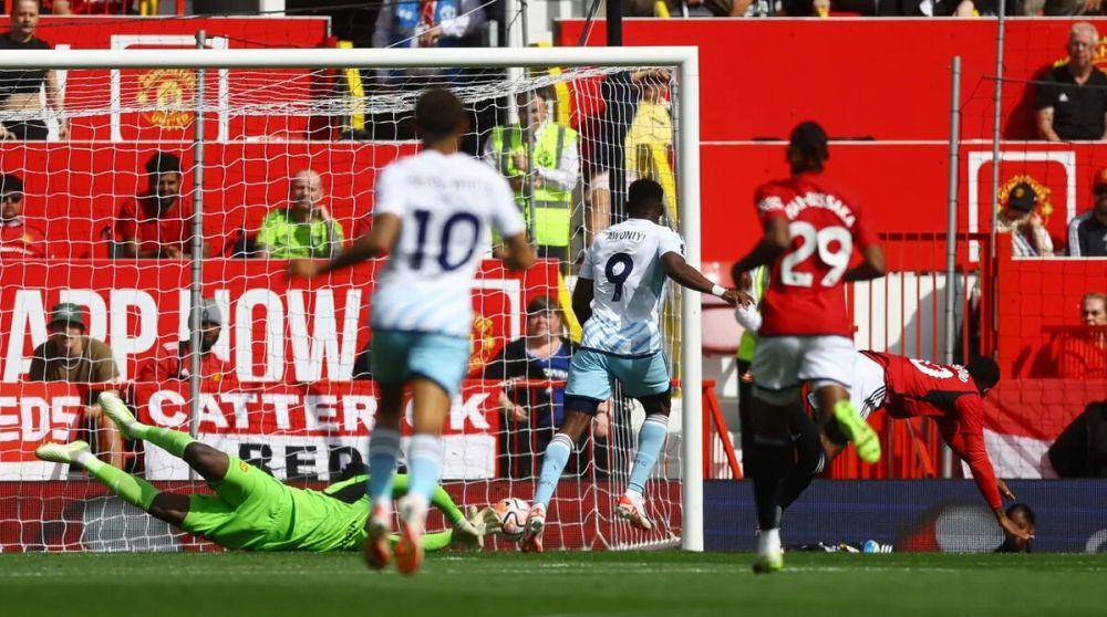 Andre Onana saat gawangnya dibobol oleh Taiwo Awoniyi. (premierleague.com)