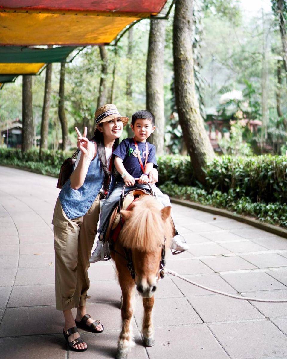 potret Sandra Dewi dan anak liburan (instagram.com/sandradewi88)