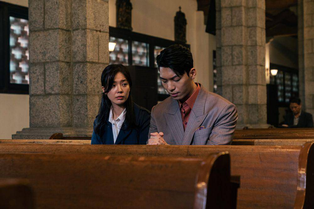 cuplikan Lim Se Mi dan Wi Ha Joon di drakor The Worst of Evil (dok. Disney+ Korea/The Worst of Evil)