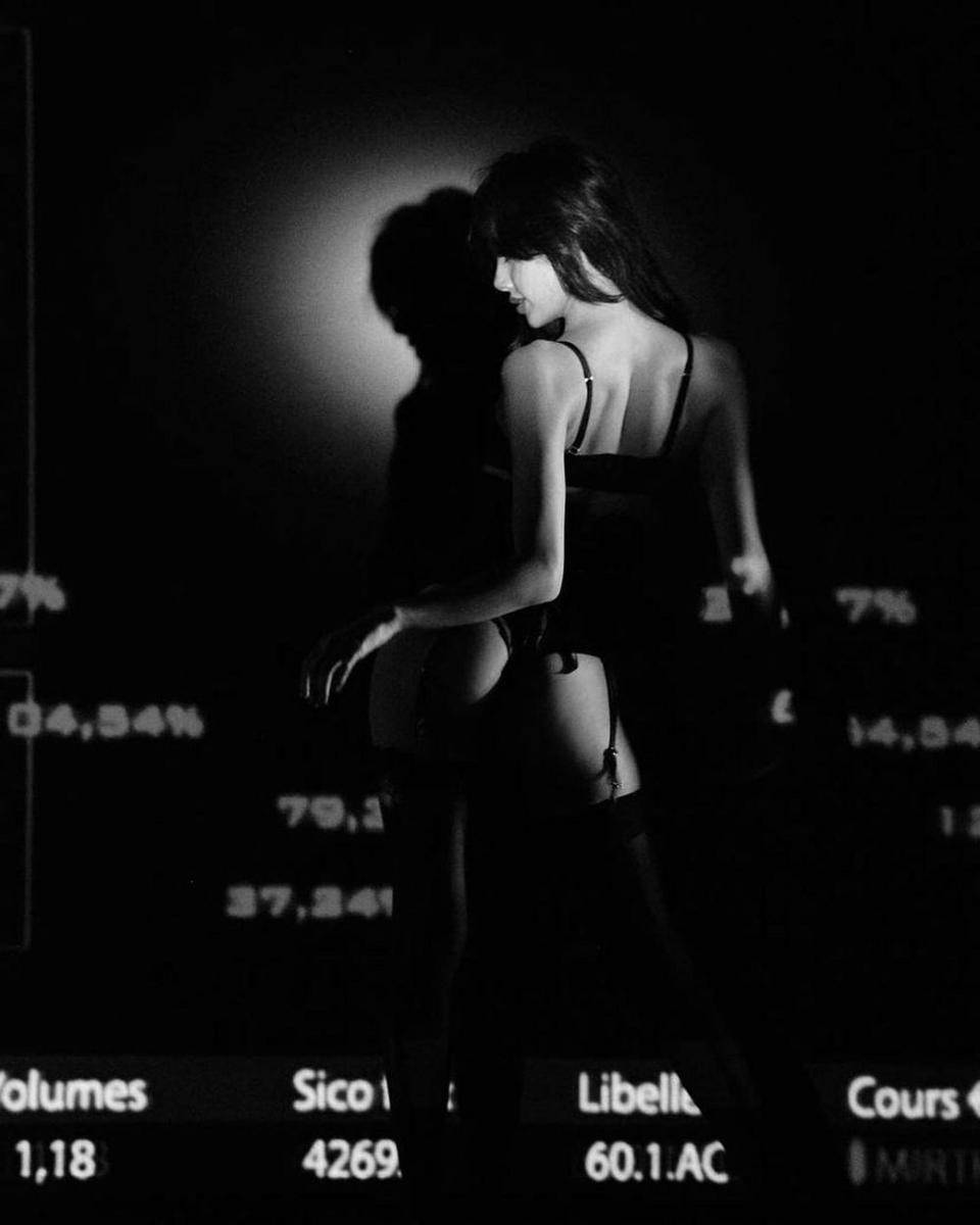 potret Lisa BLACKPINK di Crazy Horse Cabaret (instagram.com/lalalalisa_m)