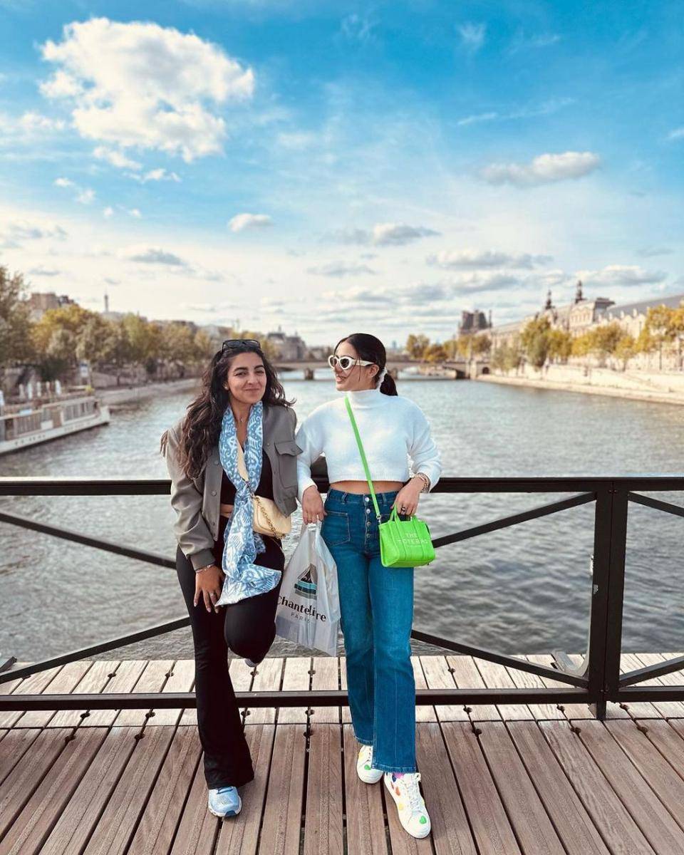Sara Ali Khan dan sahabat (instagram.com/saraalikhan95)