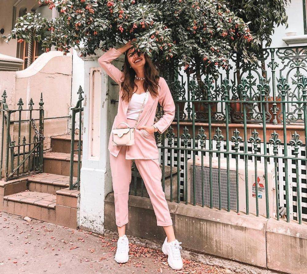 ide outfit smart casual ala Acha Sinaga (instagram.com/achasinaga)