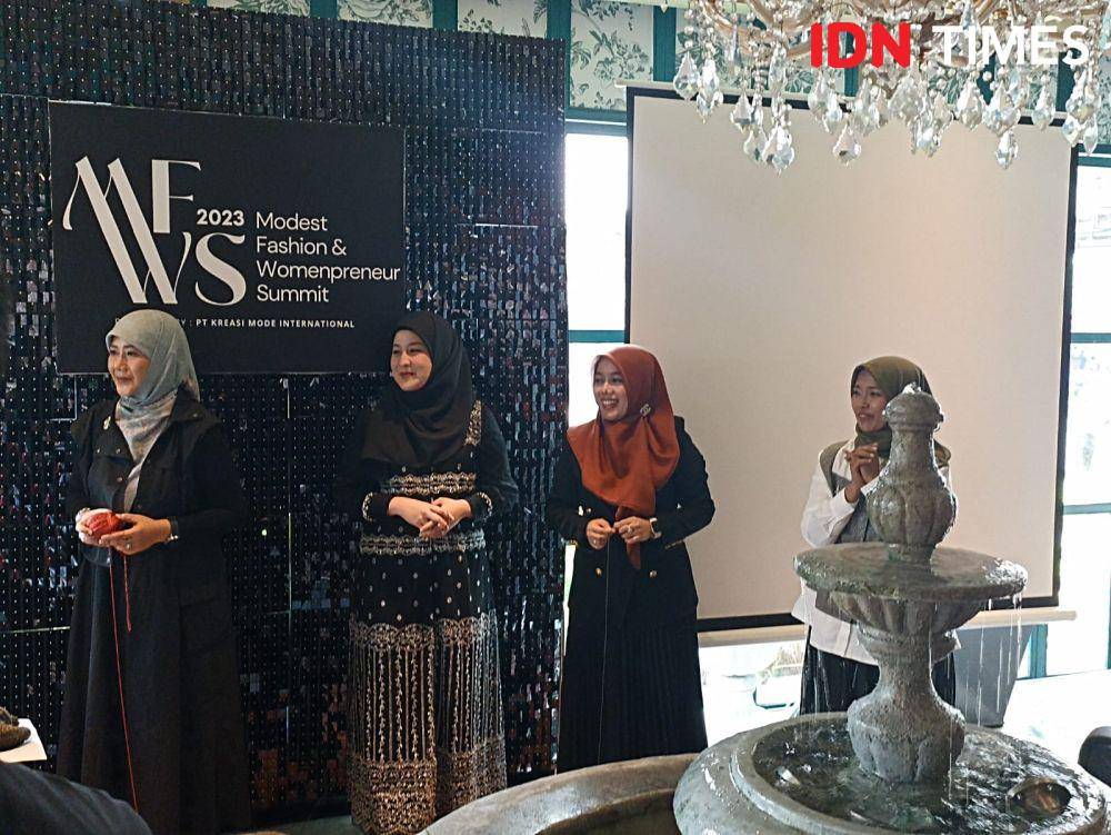 Grand Launching Modest Fashion Womenpreneur Summer 2023 di Monsieur Spoon PIM. 5 Oktober 2023. (IDN Times/M. Tarmizi Murdianto)