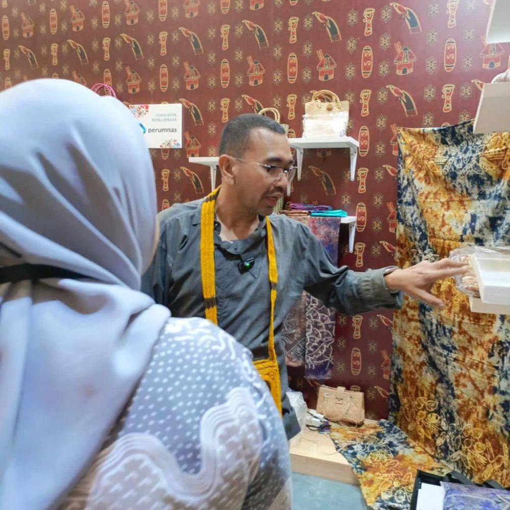 Hutama Karya mengikutsertakan UMK binaannya dalam ajang pameran The Jakarta International Handicraft Trade Fair (INACRAFT) yang bertajuk "INACRAFT on October 2023” di Jakarta Convention Center (JCC) Senayan. (Dok. Hutama Karya)
