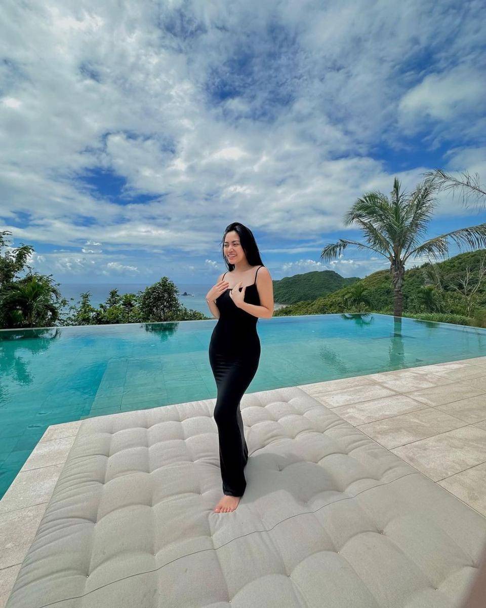 Baju serba hitam ala Rachel Vennya (instagram.com/rachelvennya)