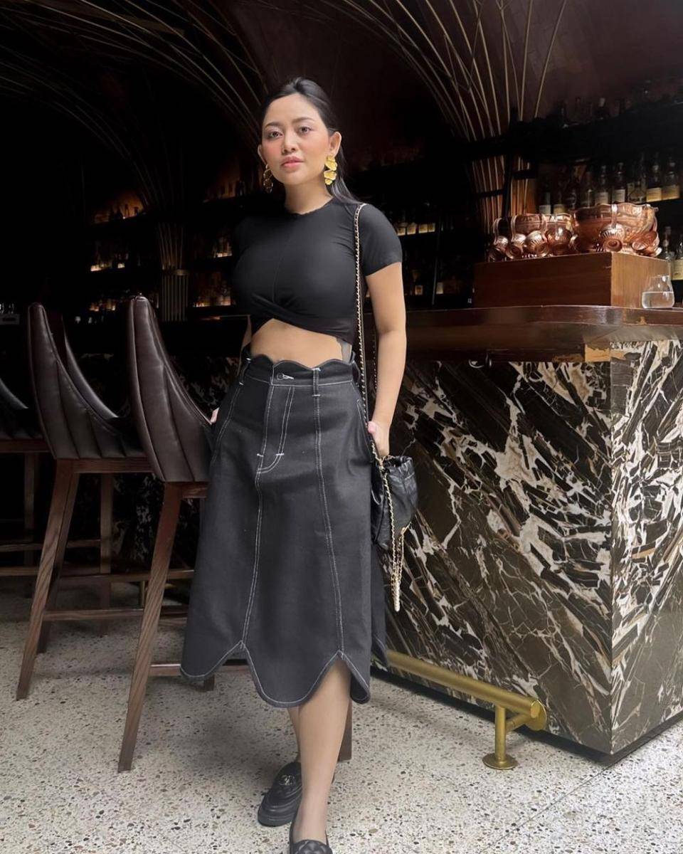 Baju serba hitam ala Rachel Vennya (instagram.com/rachelvennya)