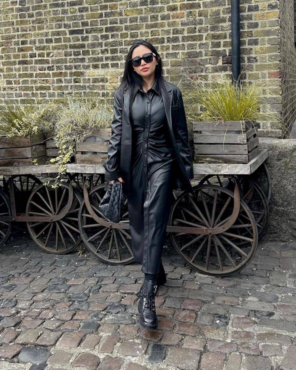Baju serba hitam ala Rachel Vennya (instagram.com/rachelvennya)