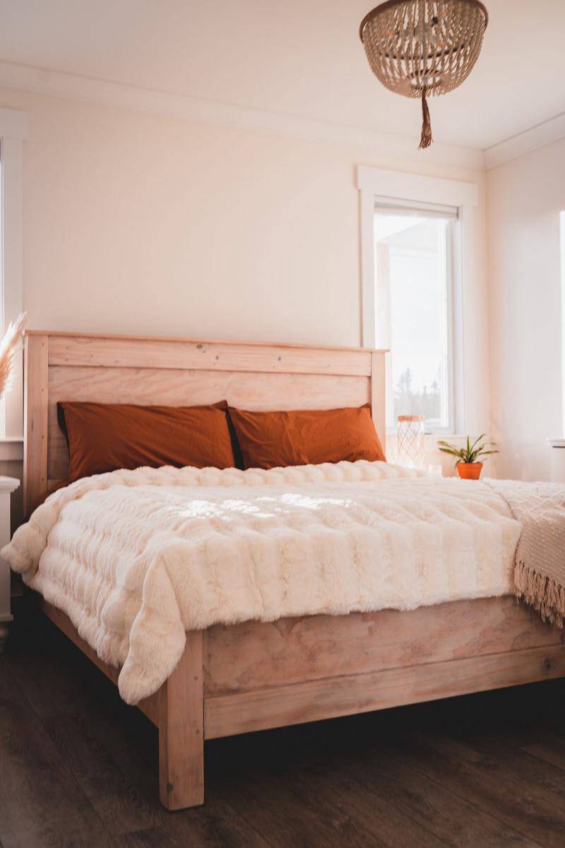inspirasi dipan kayu (unsplash.com/@introspectivedsgn)