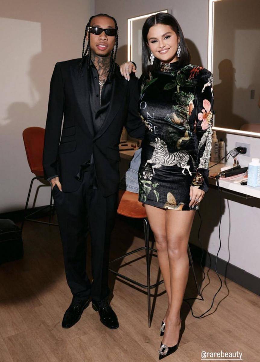 potret Tyga dan Selena Gomez di acara Rare Impact Fund Benefit (twitter.com/popcrave)