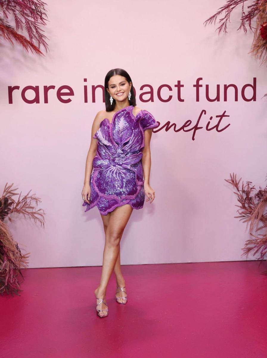 potret Selena Gomez di acara Rare Impact Fund Benefit (twitter.com/21metgala)