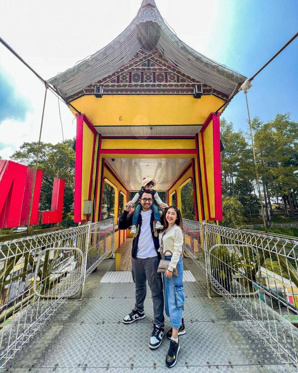 potret Kiky Saputri dan suami perlihatkan sosok sang anak pertama kali (instagram.com/kikysaputrii)