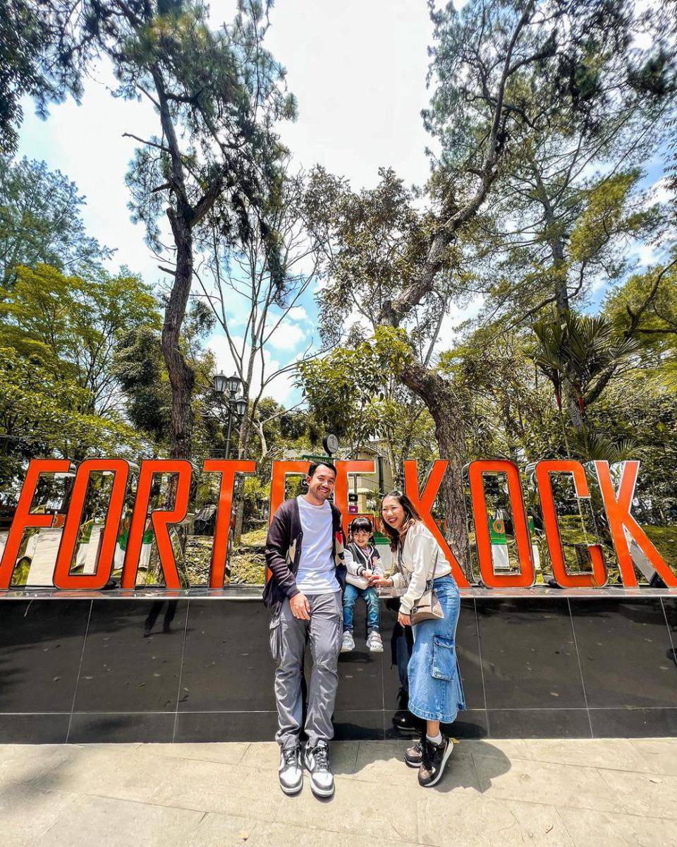 potret Kiky Saputri dan suami perlihatkan sosok sang anak pertama kali (instagram.com/kikysaputrii)