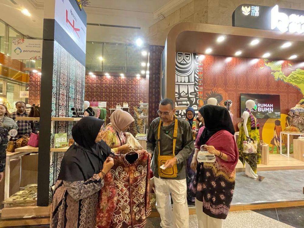 Hutama Karya mengikutsertakan UMK binaannya dalam ajang pameran The Jakarta International Handicraft Trade Fair (INACRAFT) yang bertajuk "INACRAFT on October 2023” di Jakarta Convention Center (JCC) Senayan. (Dok. Hutama Karya)