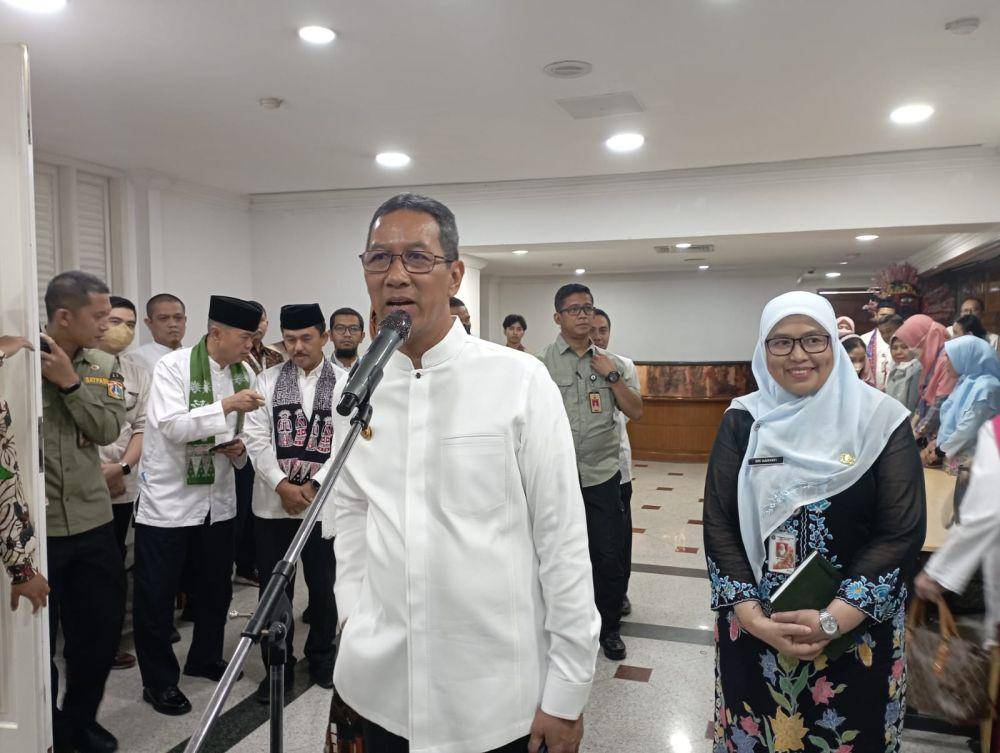 Penjabat (Pj) Gubernur DKI Jakarta, Heru Budi Hartono usai memberikan arahan pada pejabat di Balai Kota, Jumat (6/10/2023)/IDN Times Dini Suciatiningrum
