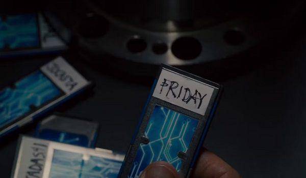 Tony menginstall F.R.I.D.A.Y (dok. Marvel Studios/Avengers: Age of Ultron)