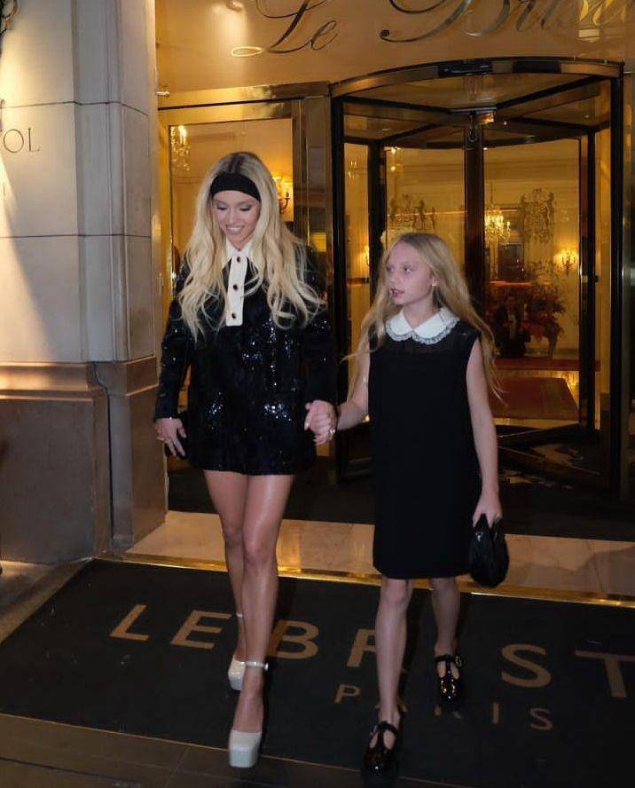 potret Sydney Sweeney bersama sepupunya di Paris (instagram.com/sydney_sweeney)