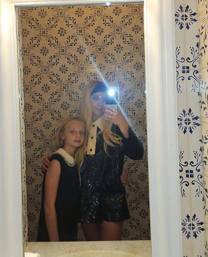 potret Sydney Sweeney bersama sepupunya di Paris (instagram.com/sydney_sweeney)