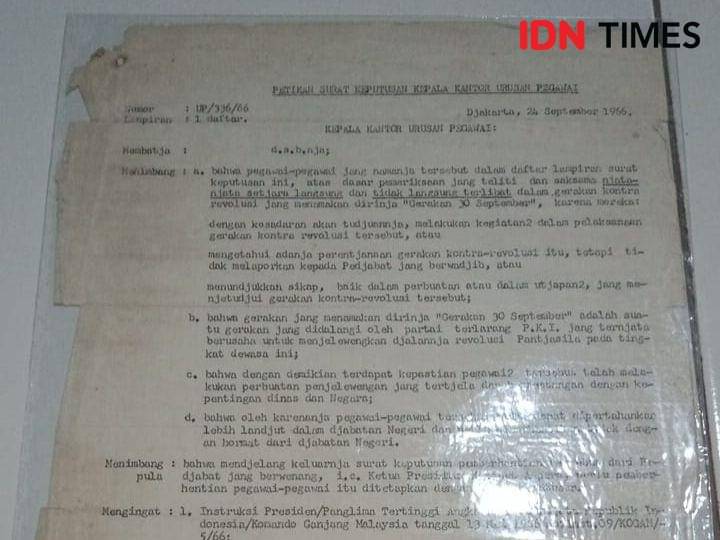 Surat Pemecatan Soediran Yudhi dari BKN Pasca G30S PKI (IDN Times/Dok. Istimewa)