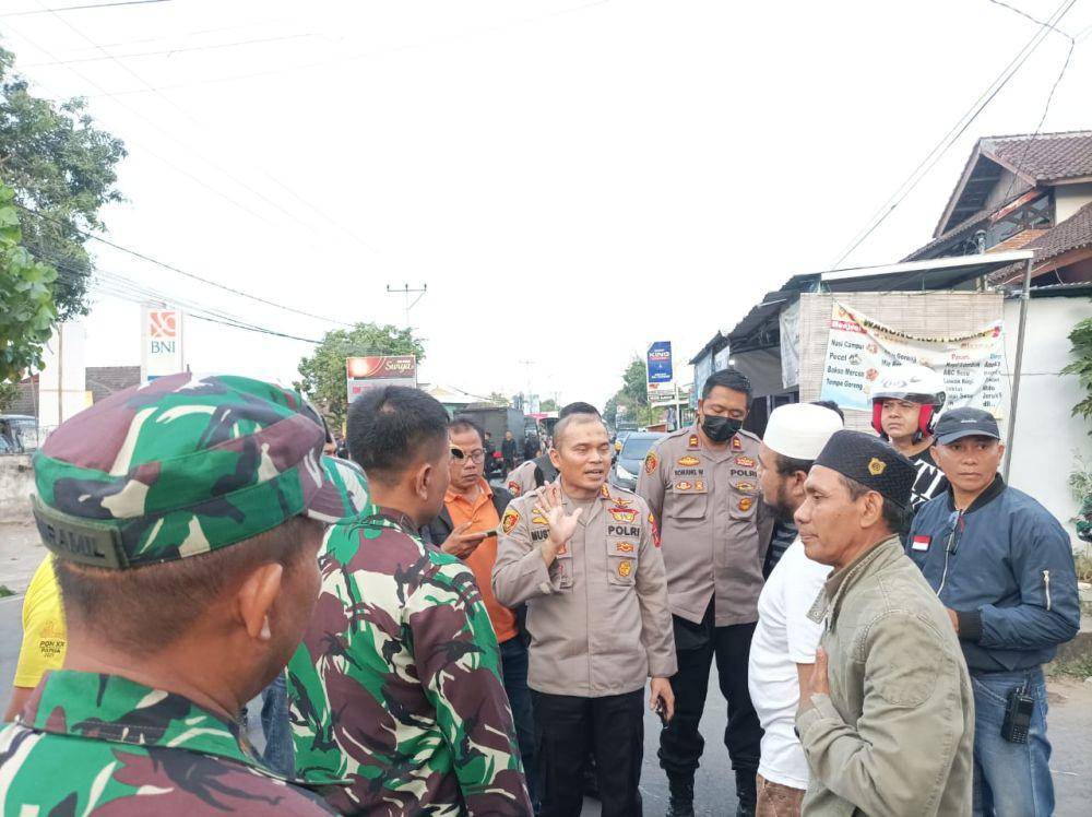 Kapolresta Mataram Kombes Pol Mustofa turun ke lokasi kejadian. (dok. Istimewa)