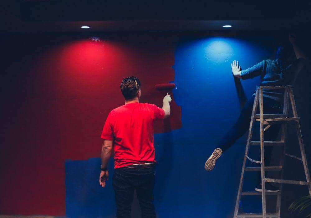 ilustrasi mengecat dinding (unsplash.com/kenny eliason)